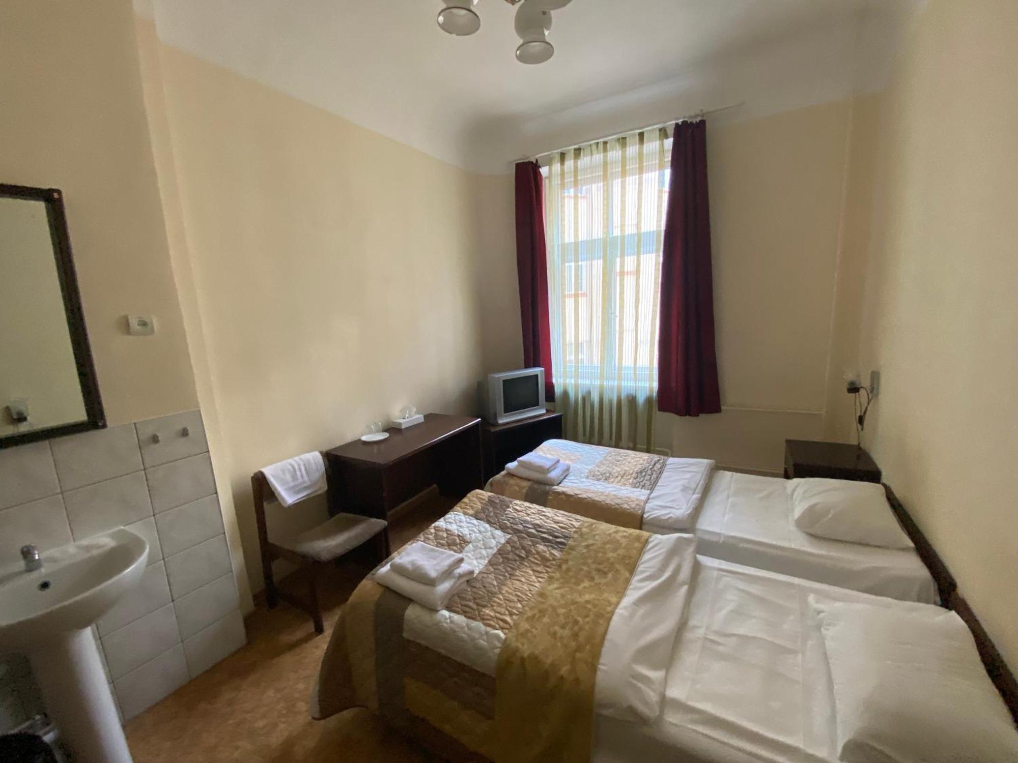 Viktorija With Private Hostal *