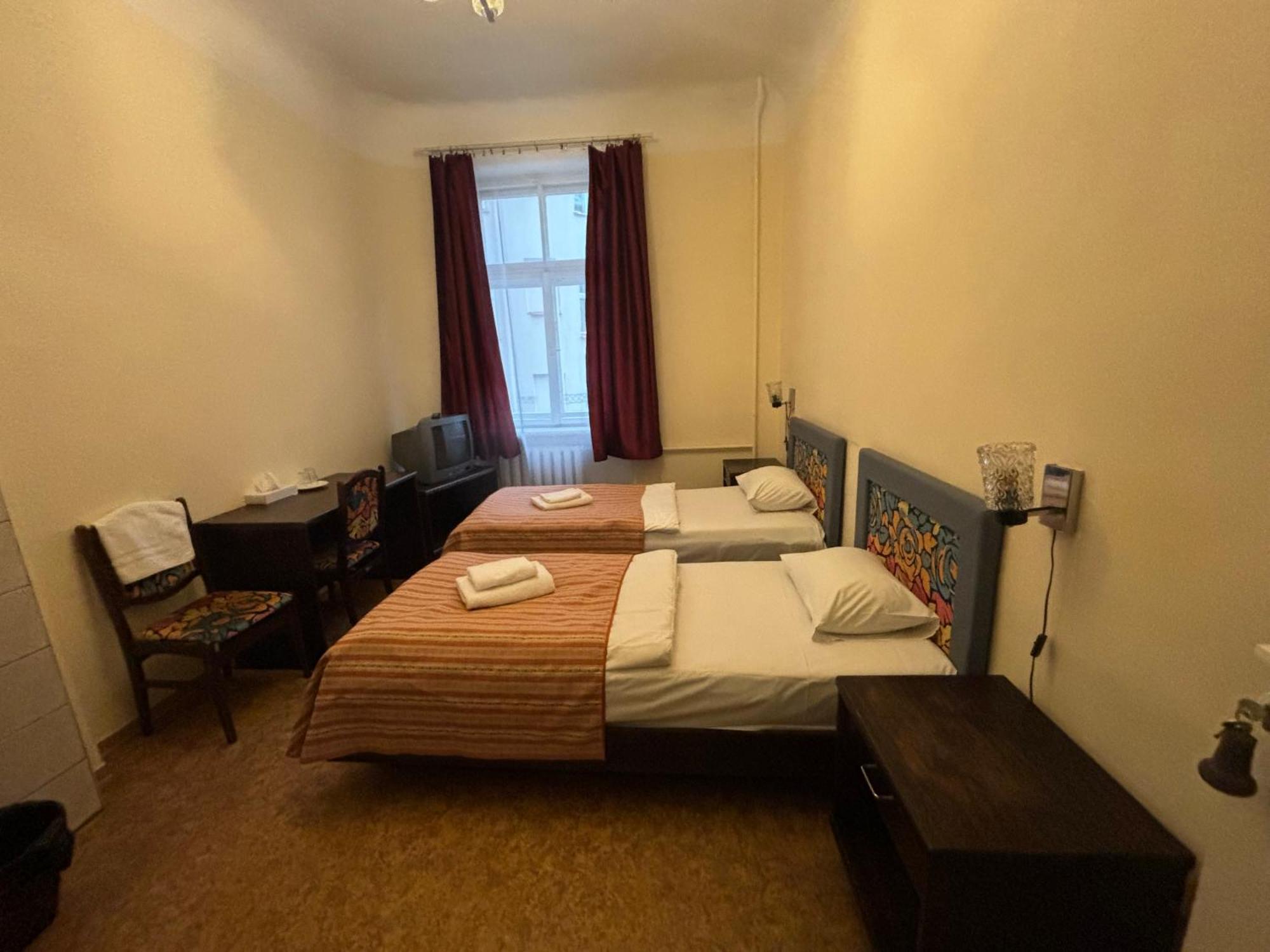 Viktorija With Private Hostal Riga