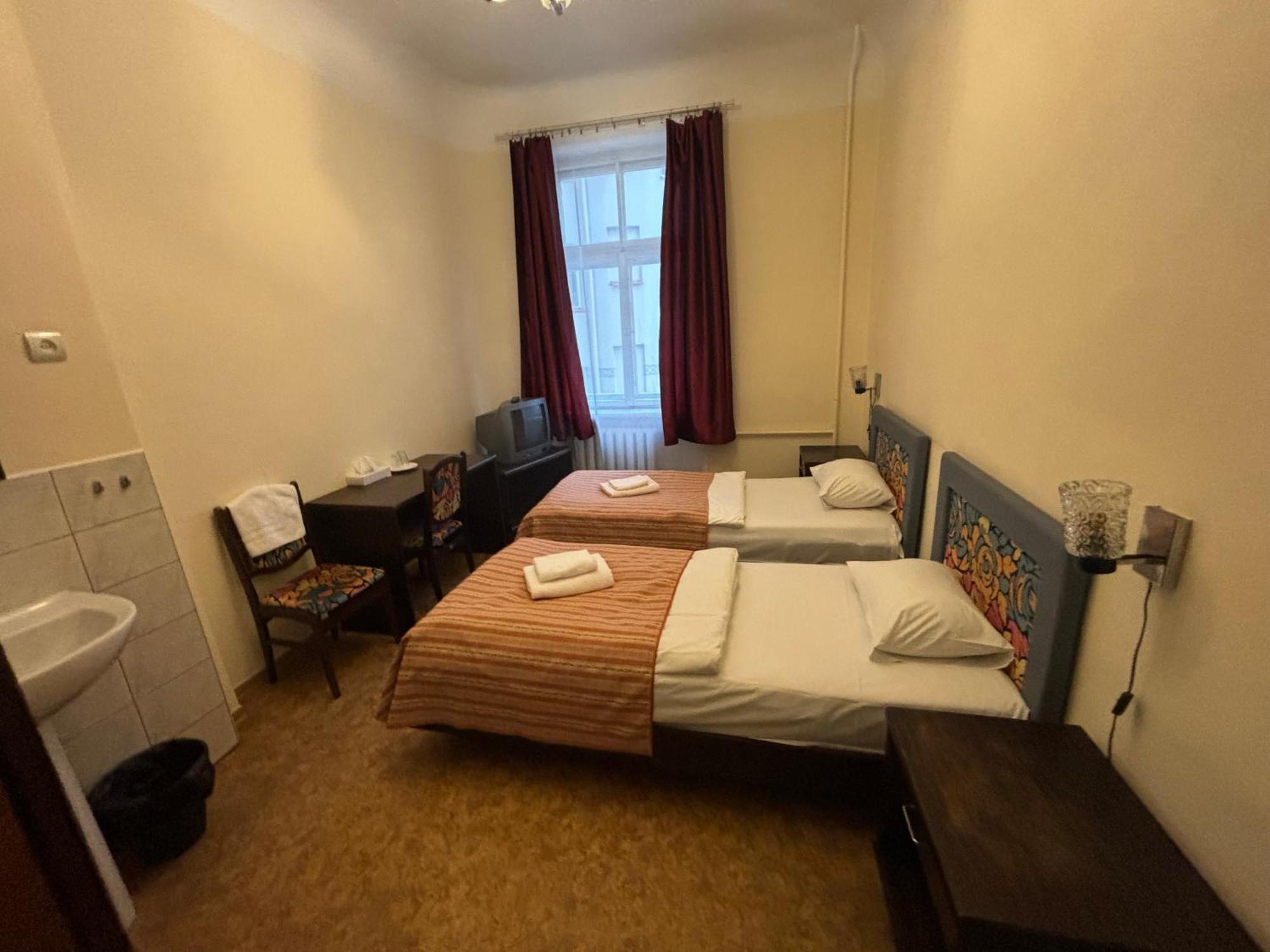 Hostal Viktorija With Private *