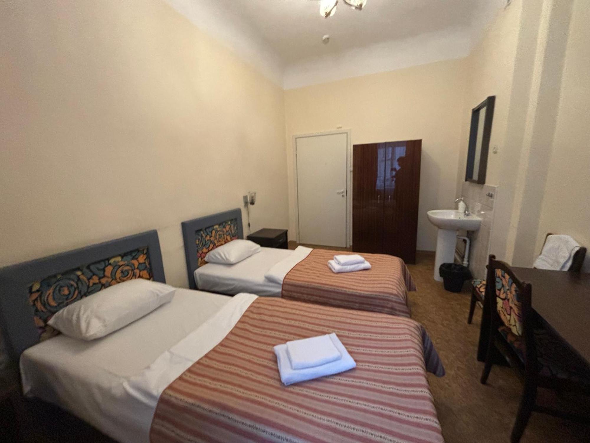 Viktorija With Private Hostal Riga